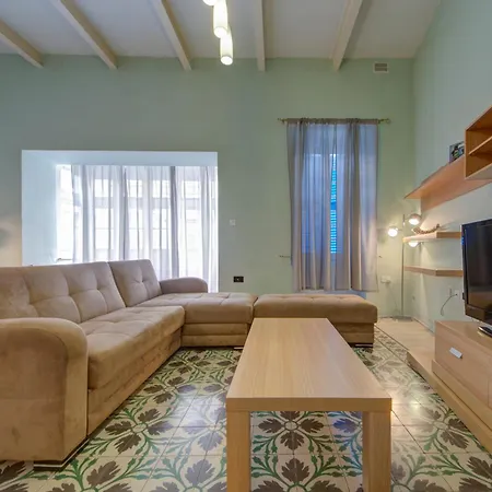Sapphire Residences - & Penthouse In By Shortletsmalta *