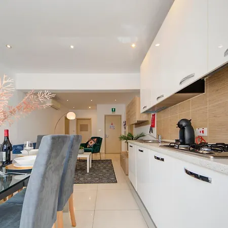 Apartment Sapphire Residences - & Penthouse In By Shortletsmalta *