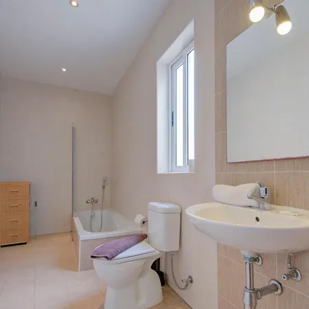 Apartamento Sapphire Residences - & Penthouse In By Shortletsmalta Sliema